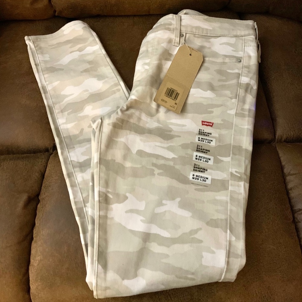 SOLD Light colored Levi’s camouflage pants